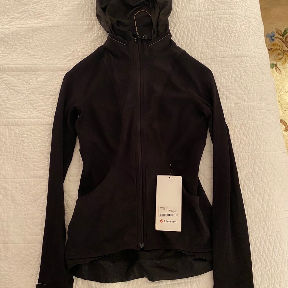 Lulu lemon NWT Womens sportswear jacket size 4